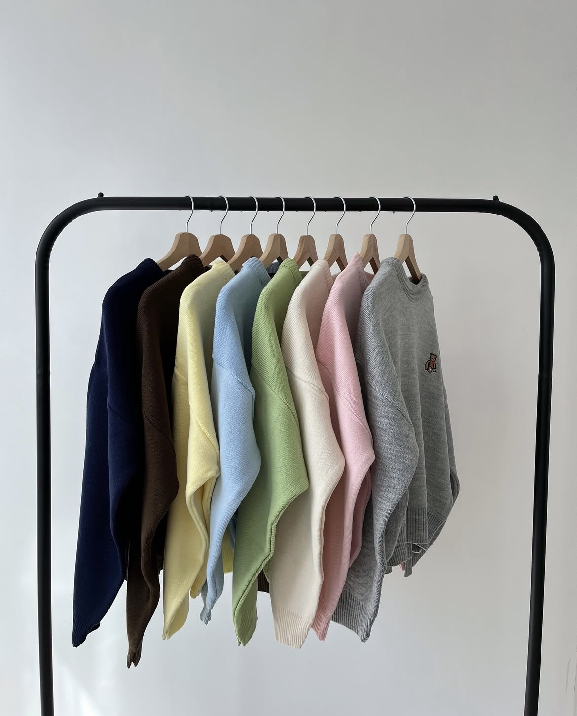 بلوز بافت گلدوزی تدی با شومیز سفید استایلش کن رنگبندی خاصی داره