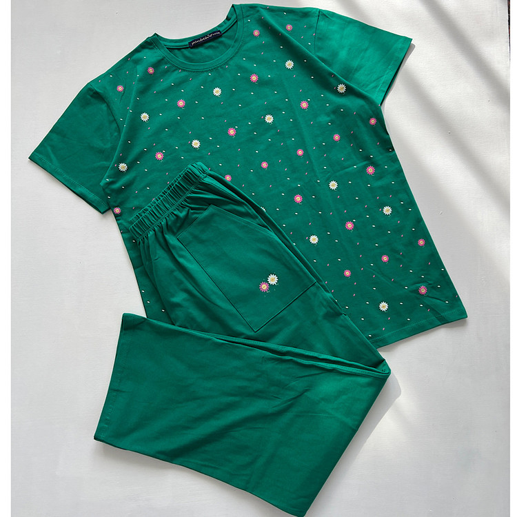 ست تیشرت شلوار راحتی زنانه نخی جیب دار سبز زمردی مناسب استفاده خونگی