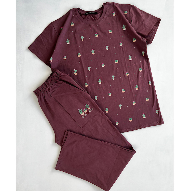 تیشرت شلوار ست راحتی زنانه نخ و پنبه زنانه با کیفیت رنگ و پارچه راحت و نرم رنگ کالباسی بنفش طور